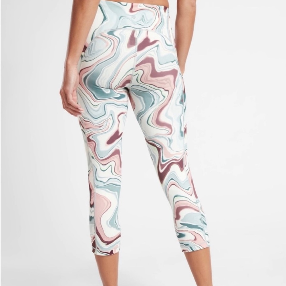 Athleta Ultimate Stash Pocket Printed Capri - Picture 3 of 11